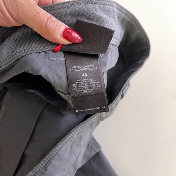 The North Face (40 40x32) Nylon Stretch Convertible Pants Zip Off - Picture 9 of 12